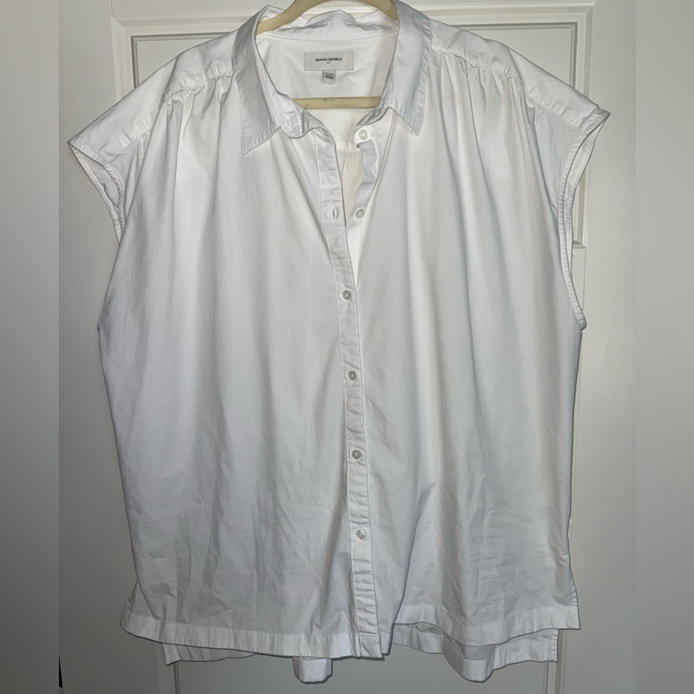 Banana Republic White Sleeveless Button-Up